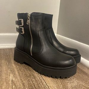 GBG Los Angeles black chunky boots womens